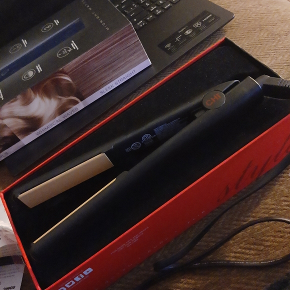 BRAND NEW STRAIGHTNER BY MIDNIGHT MATTE, HIGH QUILTY PLUS MANY MORE!!! - Picture 4 of 16